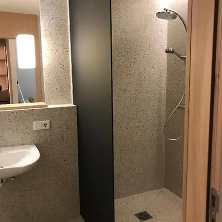 Luxury 2 Bdr Ap Near Center Free Parking *
