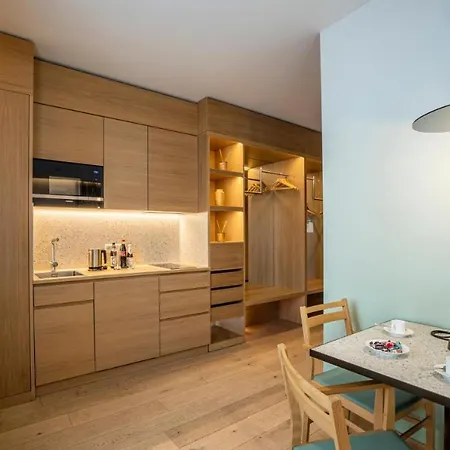 Luxury 2 Bdr Ap Near Center Free Parking *
